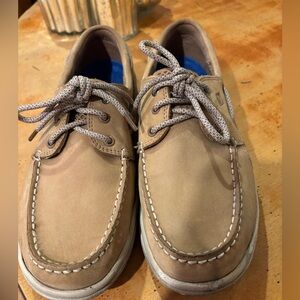 Gently worn Sperrys